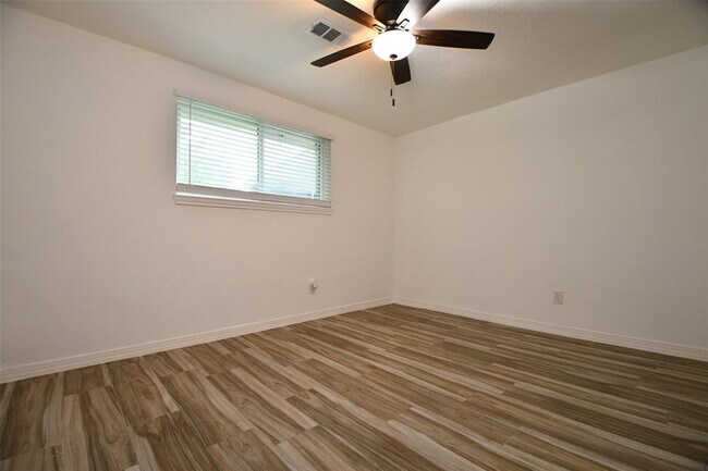 Building Photo - 5951 Beaudry Dr