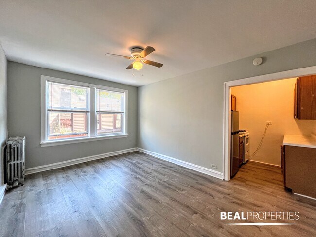 Primary Photo - 711 W Belmont Ave
