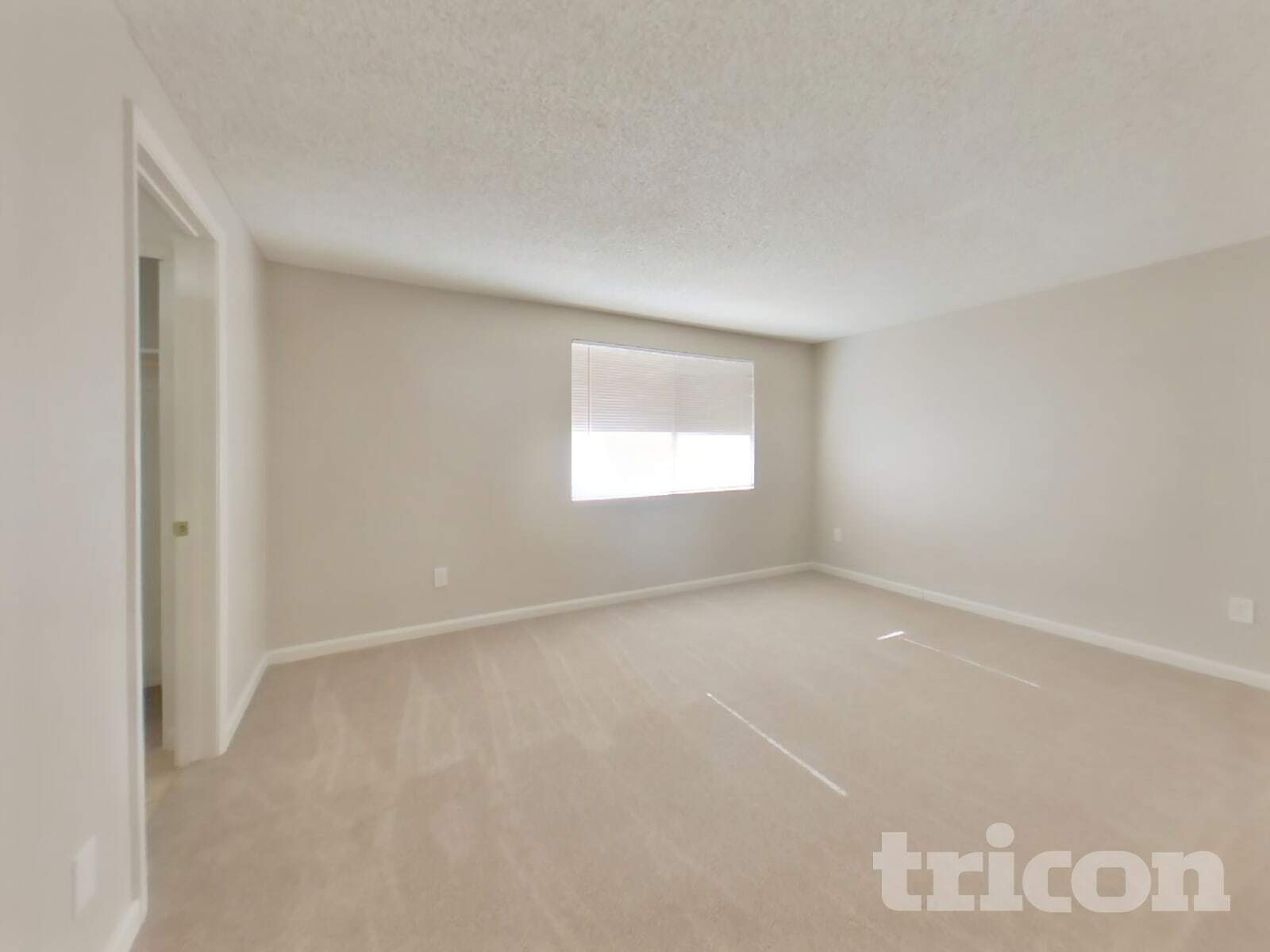 Building Photo - 3830 W Royal Palm Rd