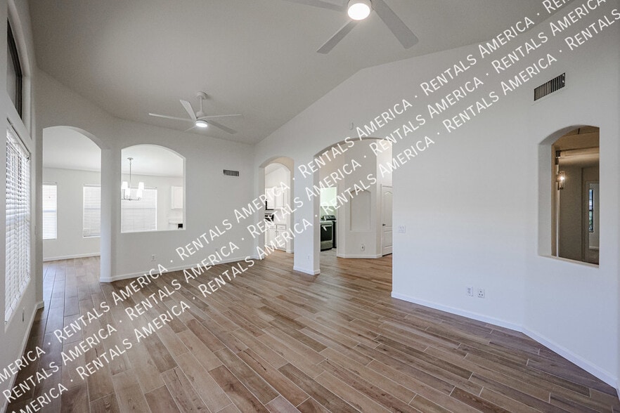 Building Photo - 2276 S Bahama Dr