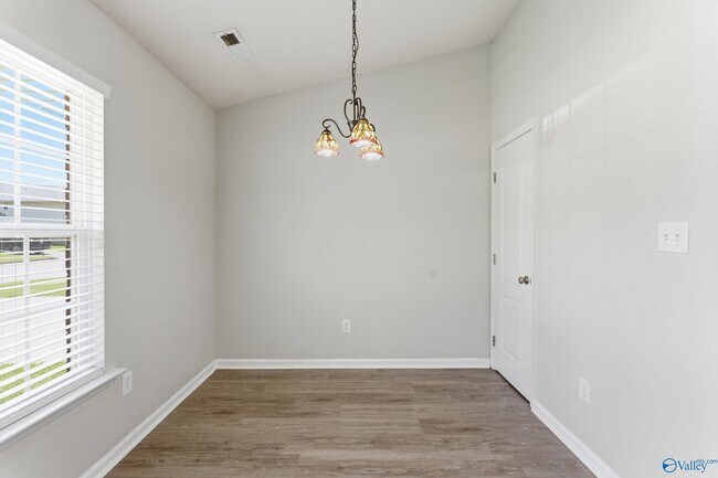 Building Photo - 226 Shadow Ct SW