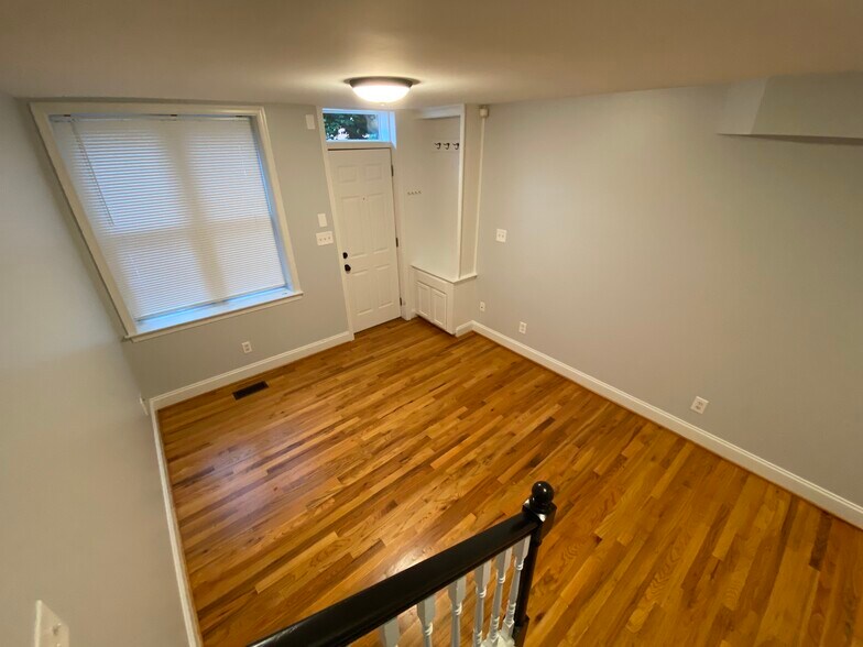 Building Photo - 2307 Foster Ave
