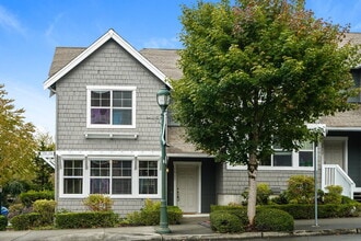 Building Photo - 2400 NE Park Dr