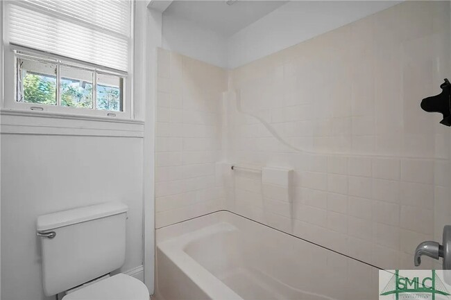 Building Photo - 116 Ivey St