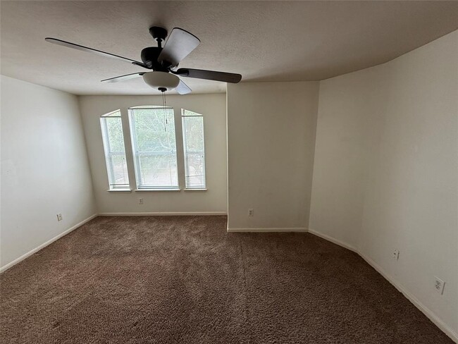 Building Photo - 946 Blanchard Hill Ln