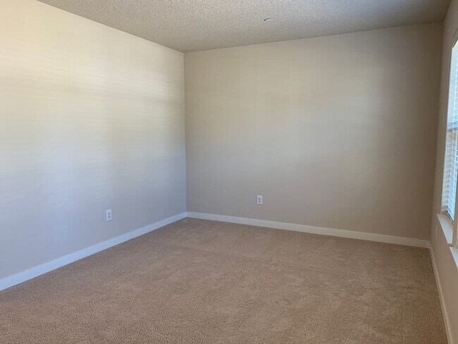 Building Photo - Beautiful 4BR in Camas! Modern Finishes! Close to Shopping & I-5! Schedule a tour today!