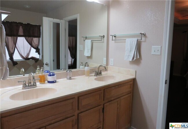 Building Photo - 4705 Bear River Trl