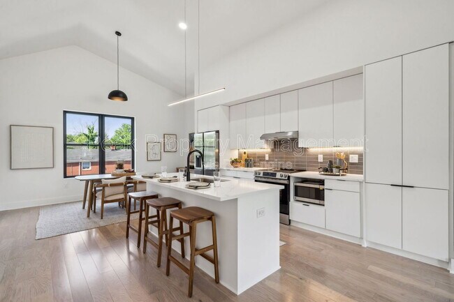 Building Photo - 1609 Pulaski St