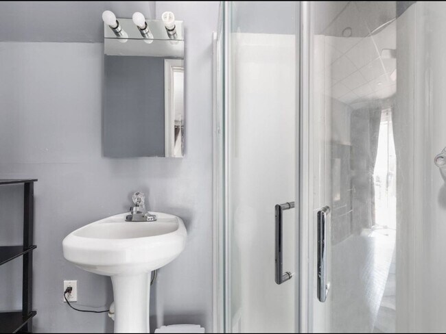 Building Photo - 8446 Willow Glen Ct