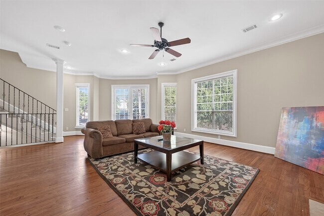 Building Photo - 105 Detering St