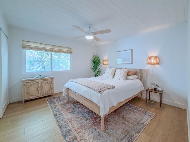 Building Photo - 4954 Dolphin Way