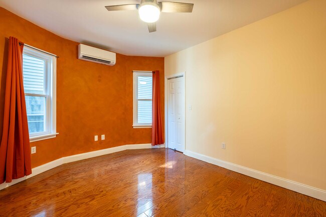 Building Photo - 11 Juliette St