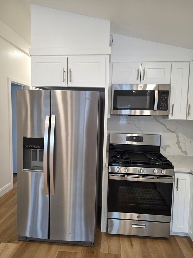 Building Photo - Beautifully remodeled 3 bed/2 bath Manufac...