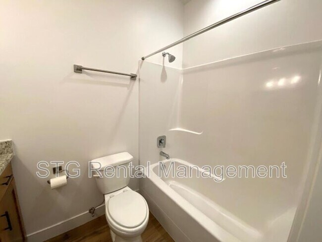 Building Photo - 438 N Stone Mountain Dr