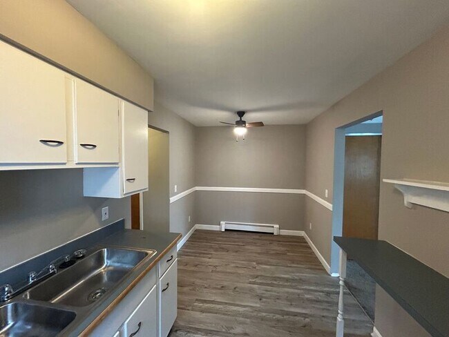 Building Photo - 325 Pike St