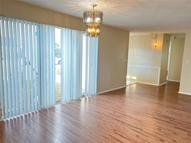 Building Photo - 4216 Hillsdale Dr