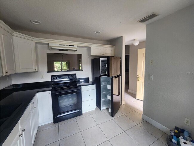 Building Photo - 940 Fenton Ln