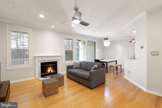 Building Photo - 6944 Ellingham Cir