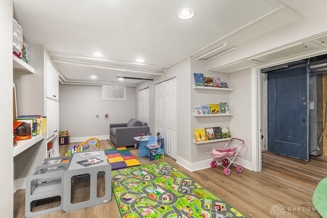 Building Photo - 6512 Park Ln