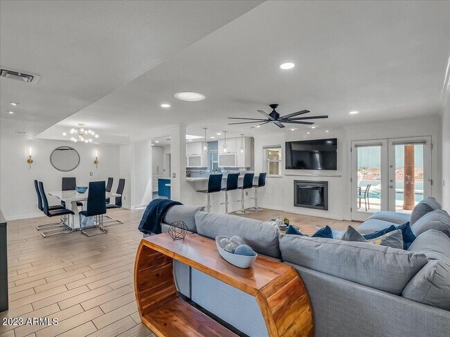 Building Photo - 3351 E Las Rocas Dr
