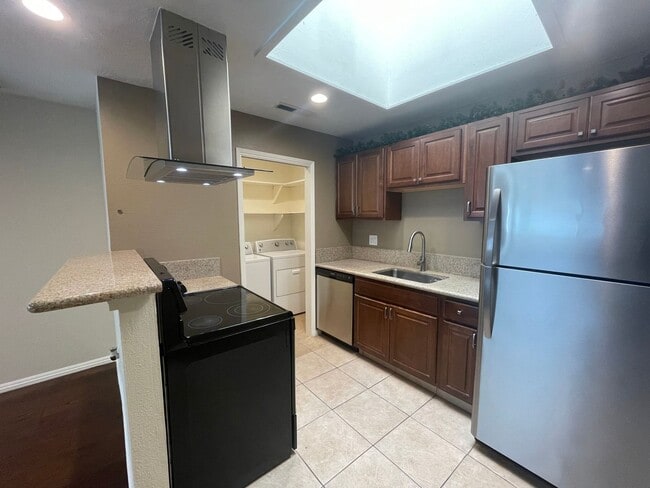 Building Photo - 2 bedroom single story with attached 2 car garage!