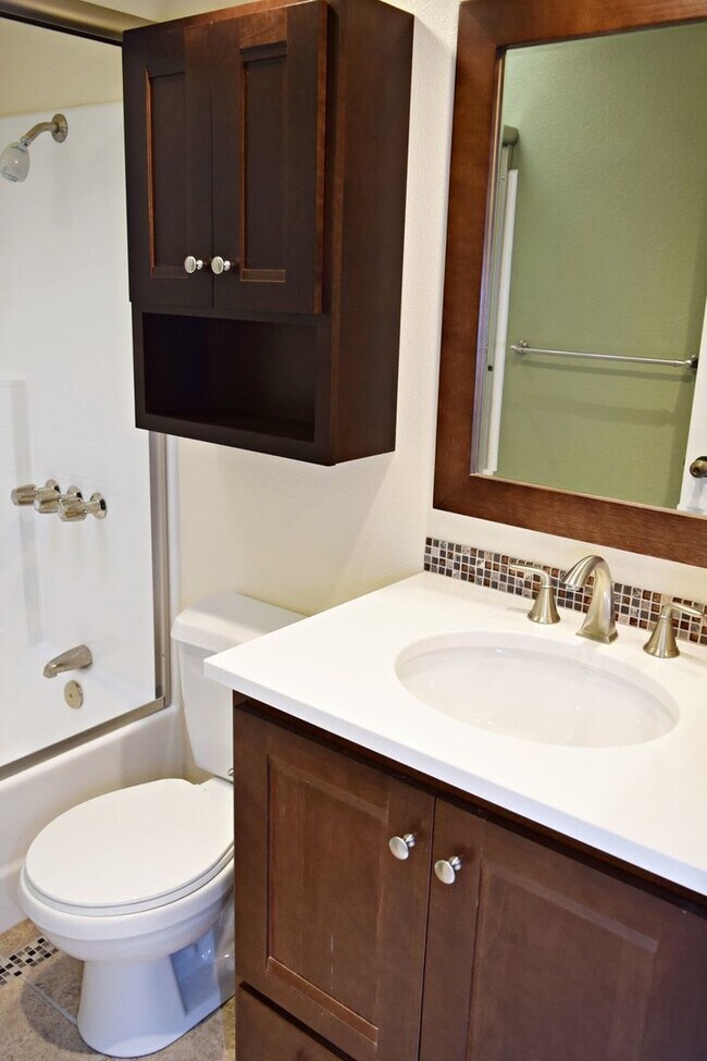 Building Photo - Modern 2 Bed 2.5Bath Townhome with Garage, Balconies & In-Unit Laundry in Linda Vista