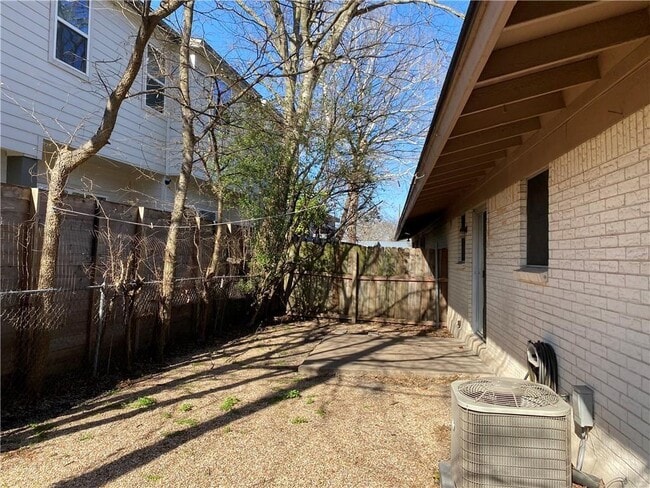 Building Photo - 8309 Hathaway Dr