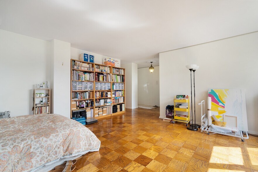 Building Photo - 225 Saint Pauls Ave