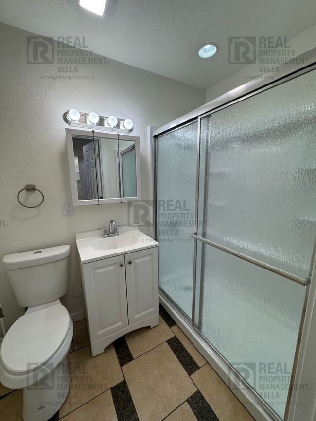 Building Photo - Spacious Single-Story 7-Bedroom Home with Open Layout & Abundant Natural Light