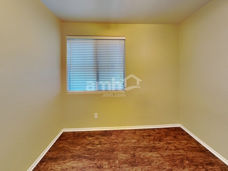 Building Photo - 3716 E Waite Ln