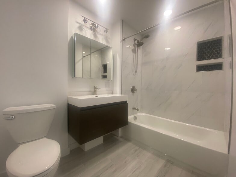 2nd Bathroom - 1507 West St