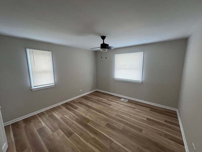 Building Photo - 4813 W 102nd St