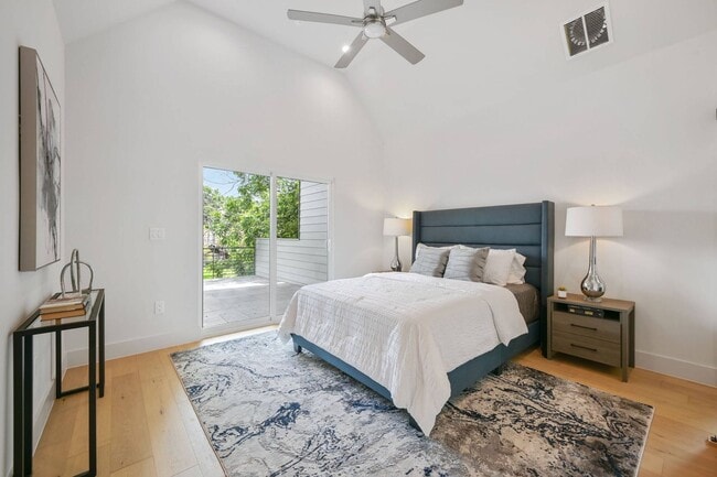 Building Photo - Premium Central Austin New Construction