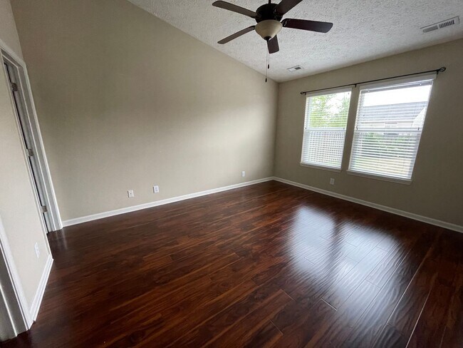 Building Photo - 3 Bedroom Home In Lindberg Village