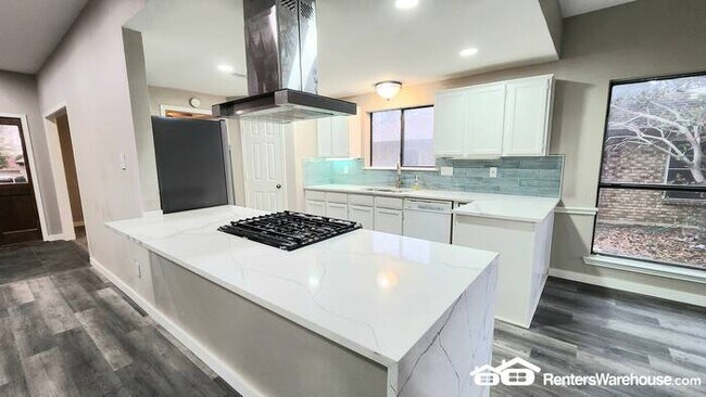 Building Photo - FOR RENT - MOVE IN READY - 3BED 2.5BATH - ...