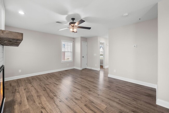 Building Photo - Pet Friendly Three Bedroom with Bonus!