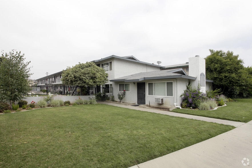 Futuresque Manor - Walnut Grand