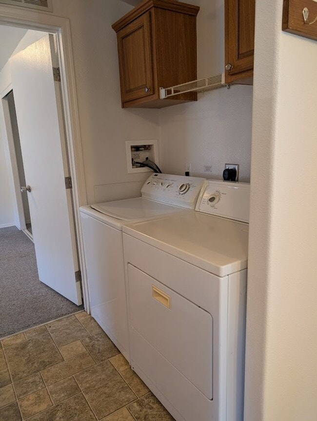 Building Photo - Nice Peck House on a Quiet Lot