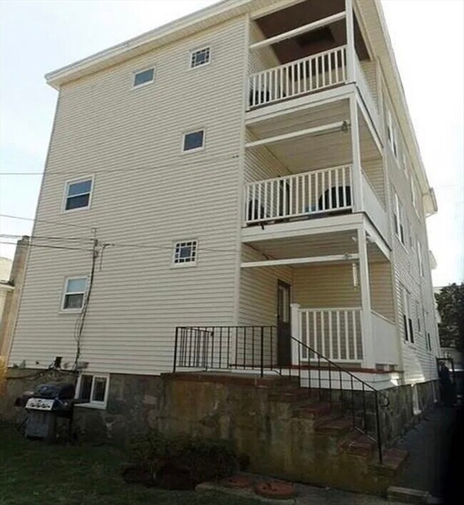 Building Photo - 36 Seymour St