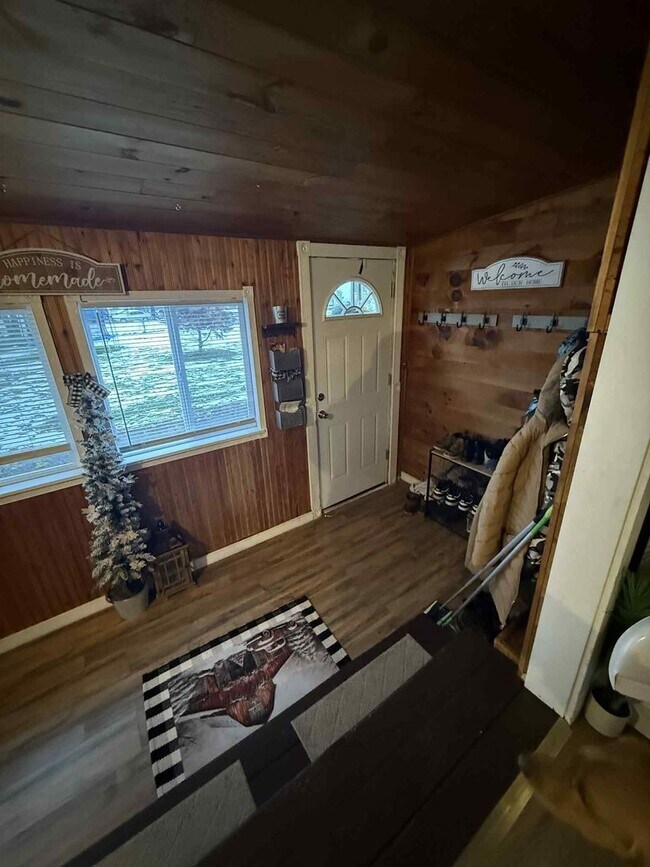 Building Photo - 3 Bedroom single family house