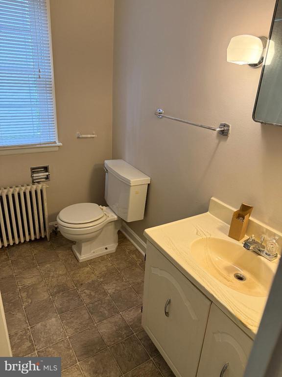 Building Photo - 232 W Main St