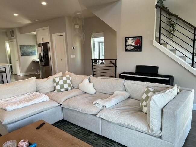 Building Photo - 4179 SE 68th Ave