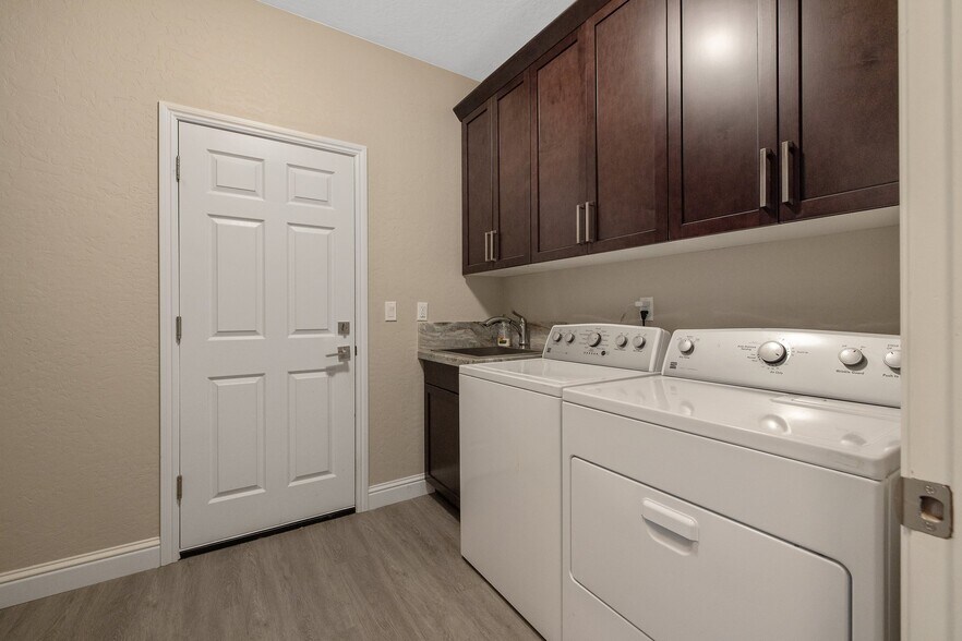 Building Photo - 31658 Rd 400