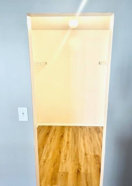 walk in closets in each bedroom - 5631 Summit Arch