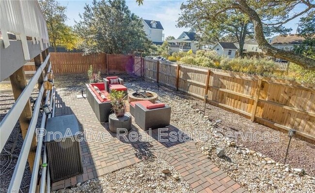 Building Photo - 9531 6th Bay St