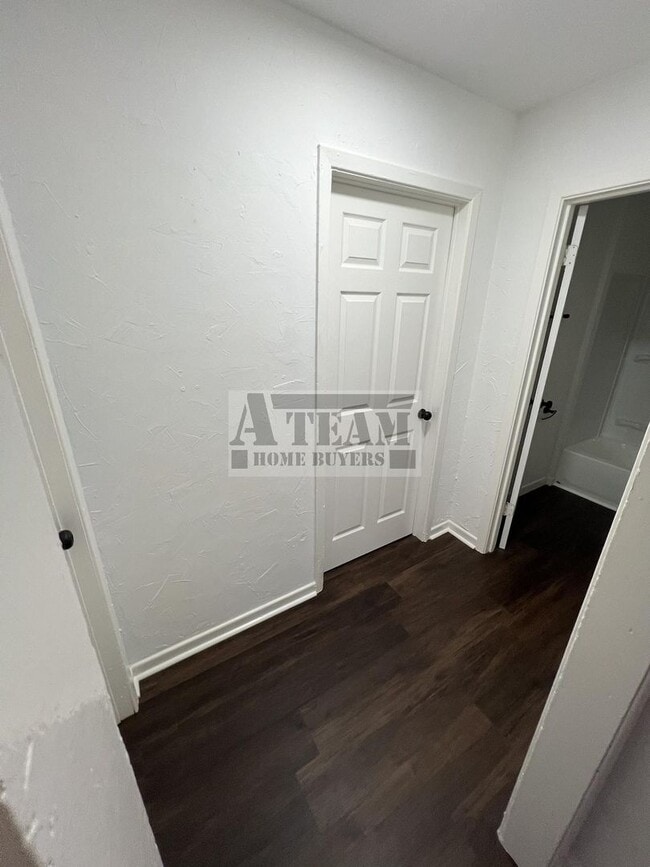 Building Photo - Renovated 2 Bed 1 Bath house for rent in Trinidad!