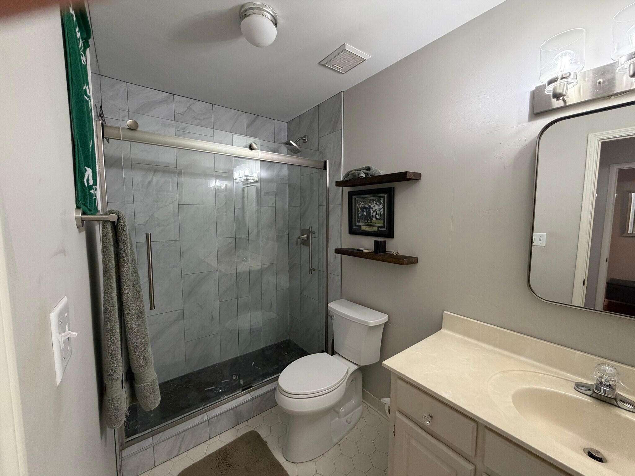 Primary Bathroom - 3201 Lenox Rd NE