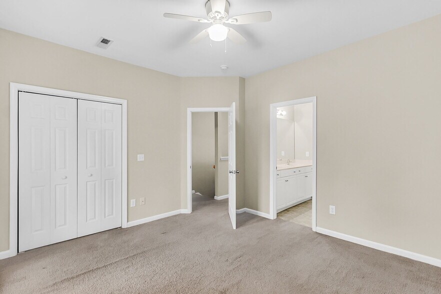 Building Photo - 4668 Palm View Cir