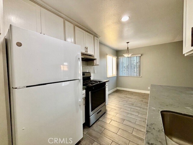 Building Photo - 17092 Emerald Ln