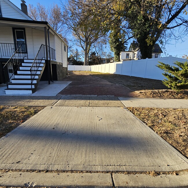 Driveway - 915 Saint Marys Ave